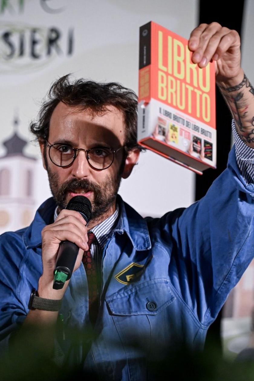 AURORO BOREALO LEGGE LIBRI BRUTTI
